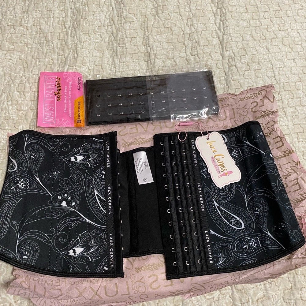 Luxx Curves Short Torso Waist Trainer 2XL with two extenders